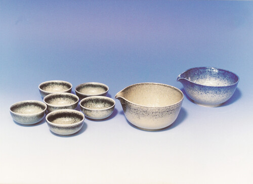 手拉藍點、黑點有流茶碗組