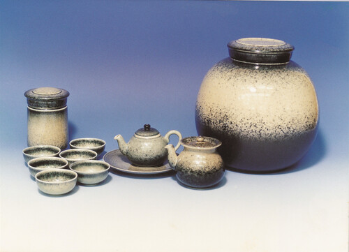 手拉藍點、黑點壺組